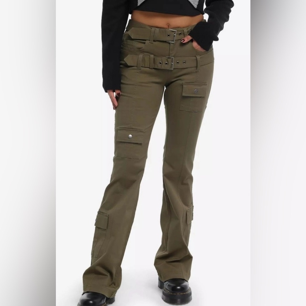 NWOT Hot Topic 19 juniors tall green cargo khaki pants with straps and pockets